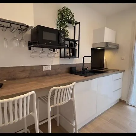 Apartamento Mart, Martin De Brehal, 500m De La *